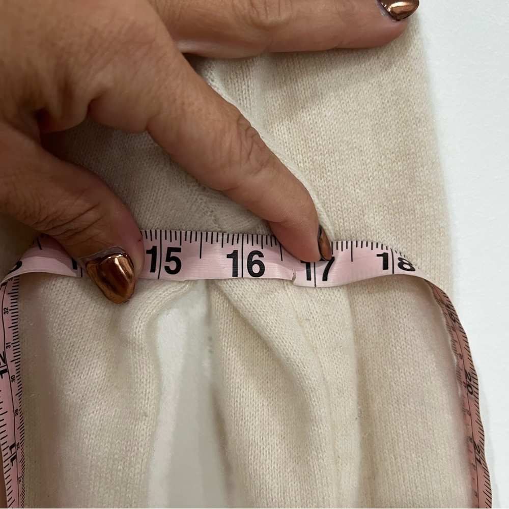 QUINCE‎ 100% Cashmere V-Neck Sweater ivory Women’s XS timeless quiet luxury - Picture 9 of 10